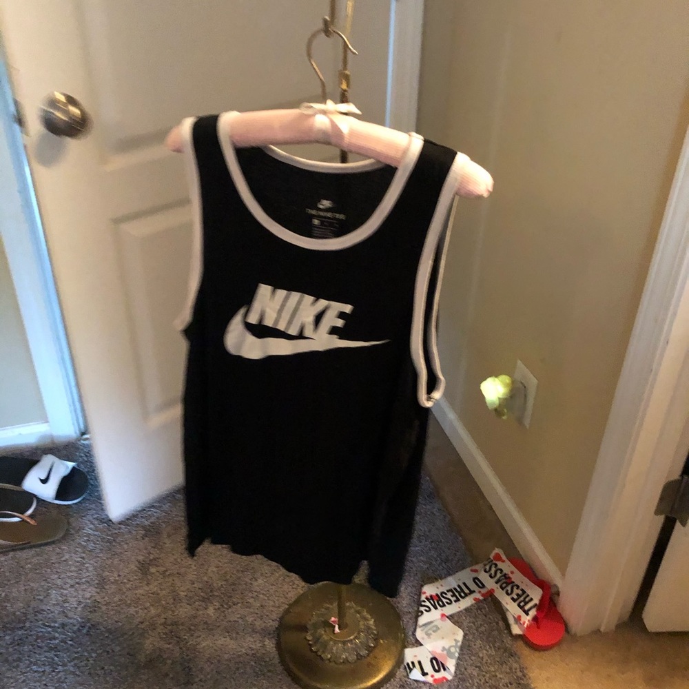 Nike tank top size Large